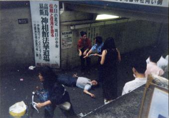 1995_07＿通りすぎる都会の日本人.jpg