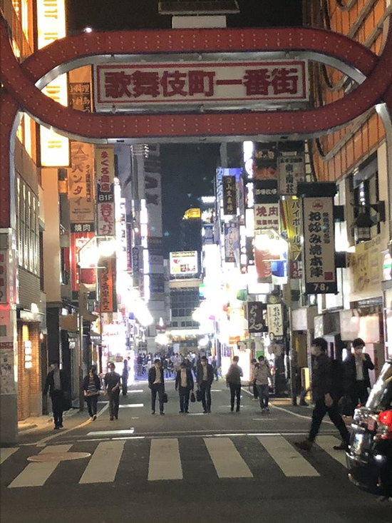 ①歌舞伎町一番街